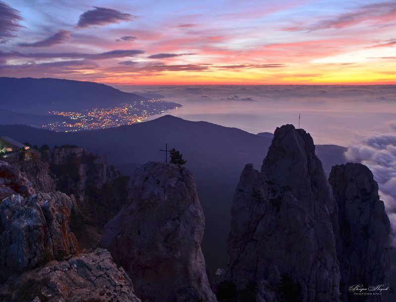 утро, рассвет, восход, крым, ай-петри, ялта, октябрь Ялта просыпаетсяphoto preview