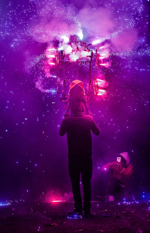 #fireworks #bullsoffire #firebull #fuegosprotecnicos El hombre que cargaba el universophoto preview