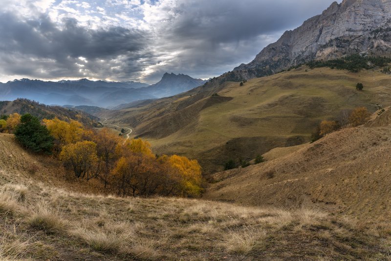 Спряталась осень меж Кавказских горphoto preview