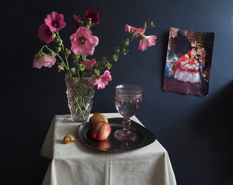 цветы, фрукты Мальвы и нектариныphoto preview