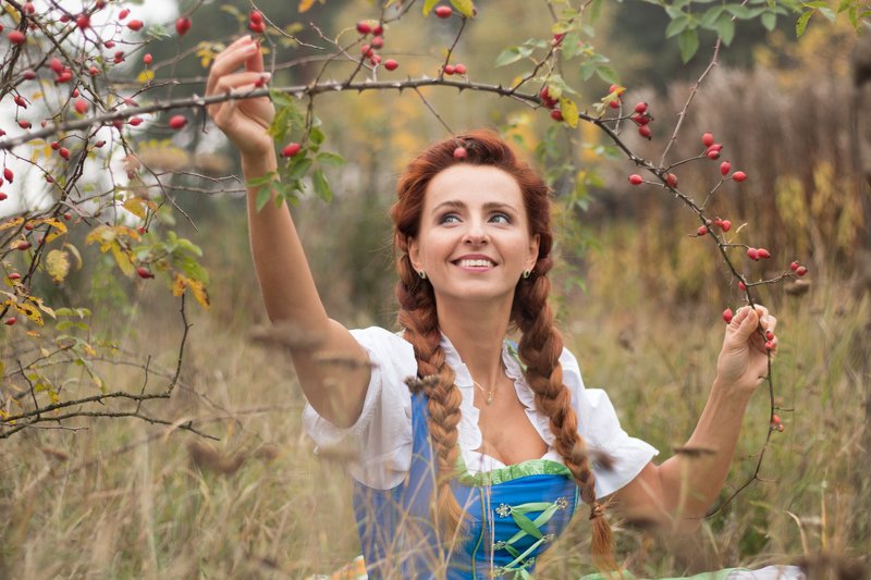 wild rose, People, Female, Mid Adult, One Mid Adult Only, One Person, One Mid Adult Woman Only, One Adult Only, Adult, Woman, One Woman Only, Outdoors, Nature, Mid Adult Woman, Day, Beauty, Autumn, Lady, Folk style, bavarian, Диана и сбор шиповникаphoto preview