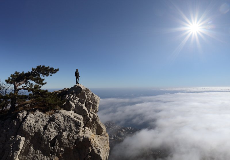 крым, ай-петри На краю обрыва фото превью