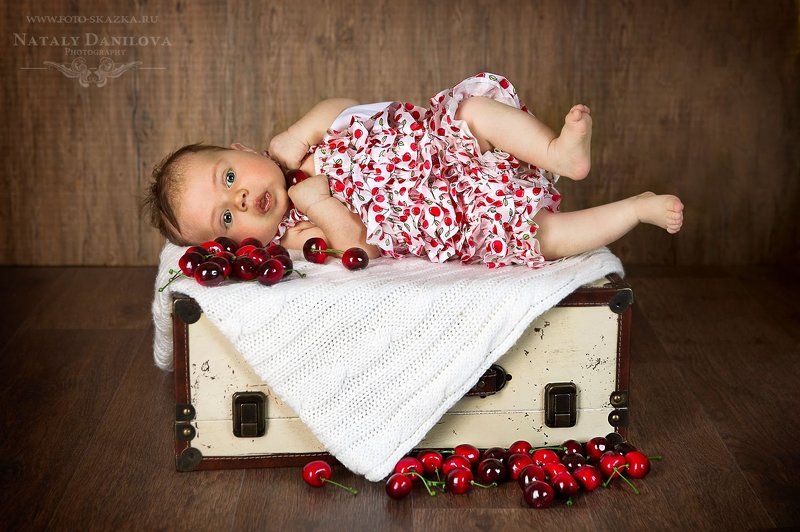 детская костюмированная фотосессия, детский фотограф, костюмированная фотосъемка, фотосессия новорожденных Влада вишенкаphoto preview