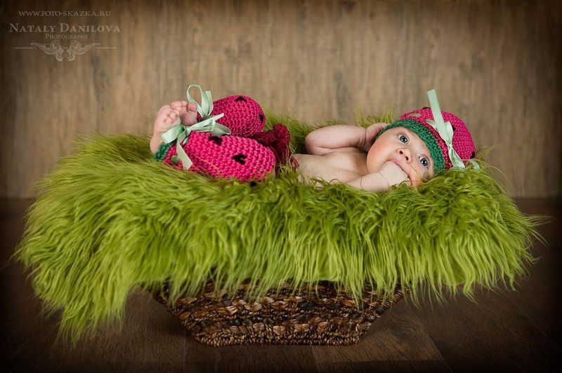 детская костюмированная фотосессия, детский фотограф, костюмированная фотосъемка, фотосессия новорожденных Арбузикphoto preview