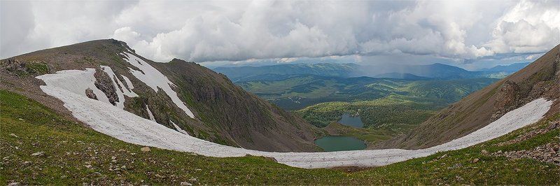 Красная гораphoto preview