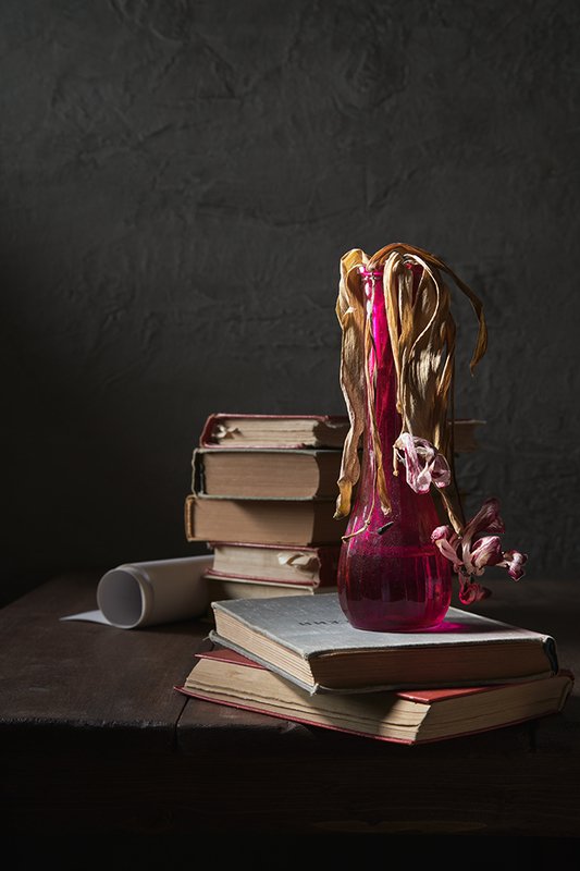 с красной вазойphoto preview