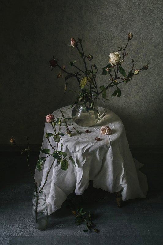 натюрморт, стекло, графин, цветы, розы Последние бутоны в этом годуphoto preview