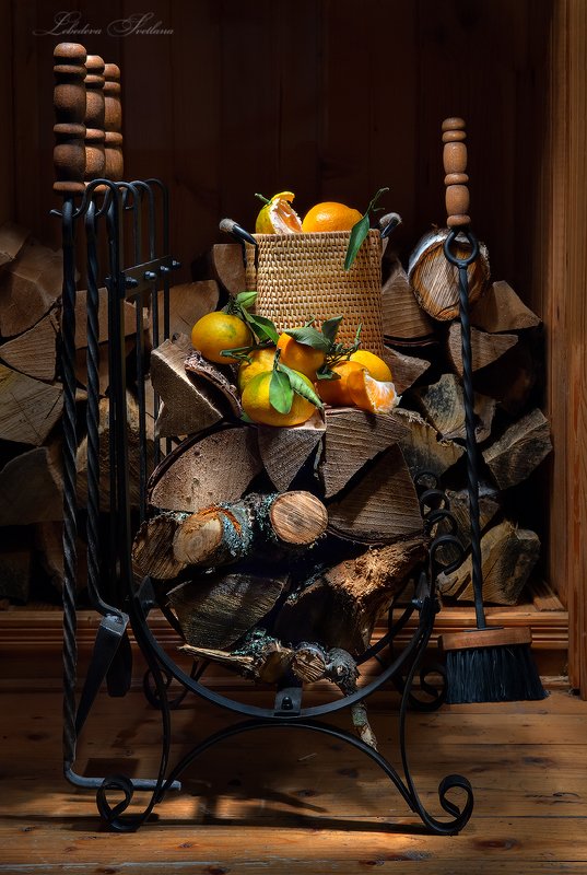 мандарины,фрукты,дрова,дровница С мандаринами на дровницеphoto preview