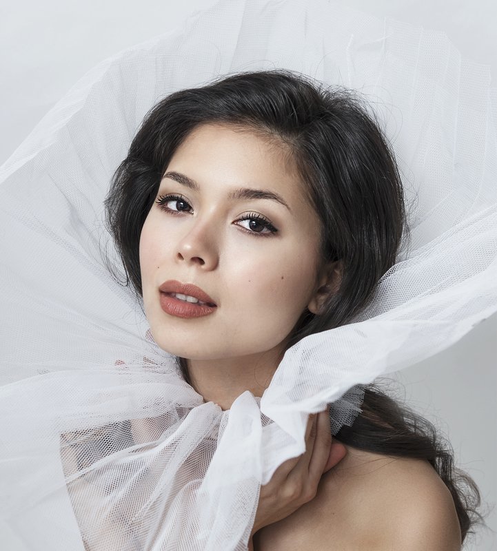 портрет , взгляд ,красивая девушка , цвет ,волосы , красивые губы ,нежность , таинственность photo preview