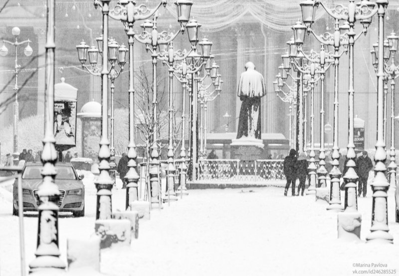 город, петербург, улица малая конюшенная, памятник н.в.гоголю, зимний петербург, зима в городе, заснеженный петербург, чёрно-белое фото, монохром, стрит фото Заснеженный Петербург...photo preview