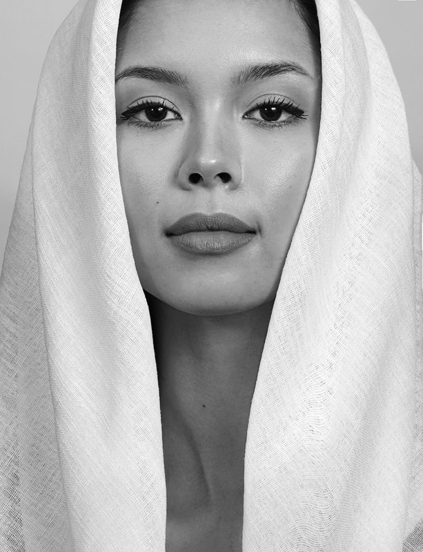 fine art , постановочная фотография ,жанровый портрет, губы , portrait , взрослая женщина photo preview