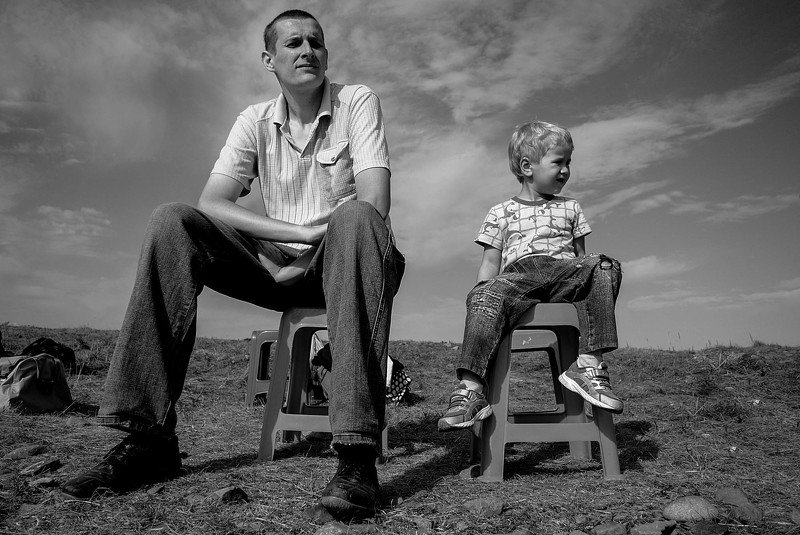 взрослые, дети, высокие люди Ребенок и великанphoto preview