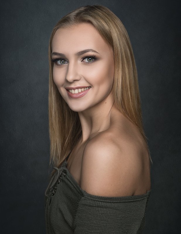 Портрет девушка глаза улыбка Sony photo Таняphoto preview