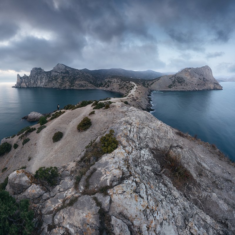 Опоздал на месяц на закат в кадреphoto preview