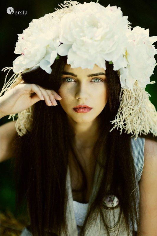 Весна, Глаза, Девочка, Етно, Лето, Молода, Сіно, Юнность Під відкритим небомphoto preview