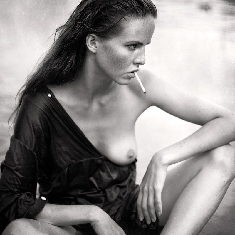 Art nu, Ksenia alekseeva, Арт-ню, Кристина якимова, Ксения алексеева Она пьeт кофе и курит много.. Ещё любит дождь.. И почти не плачет..photo preview