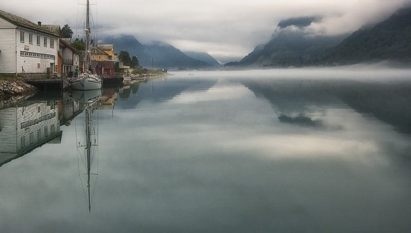 mc, norway Пришла пора подумать о делах: о башмаках и сургуче, капусте, королях, и почему, как суп в котле, кипит вода в морях..photo preview