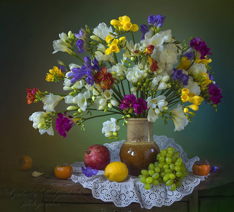 художественное фото,натюрморт,букет с цветами,фрезии. Великолепные фрезииphoto preview