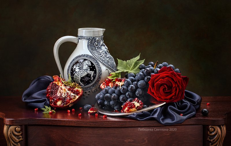 С кувшином и фруктамиphoto preview