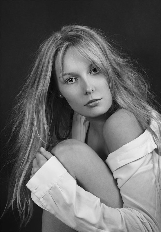 портрет , взгляд ,красивая девушка , цвет ,волосы , красивые губы ,нежность , таинственность photo preview