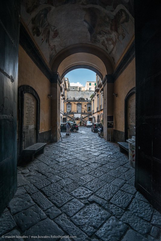 europe, italy, arch, court, gate, stone, yard, европа, италия, неаполь, арка, ворота, двор, дворик, камень старый дворик в Неаполе / old patio in Naplesphoto preview