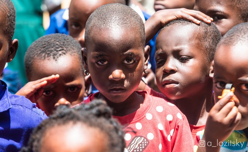 Школьница, Угандаphoto preview