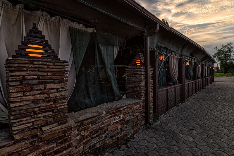 кафе, вечер, фонари, занавеси, камень, плитка Вечернее кафеphoto preview