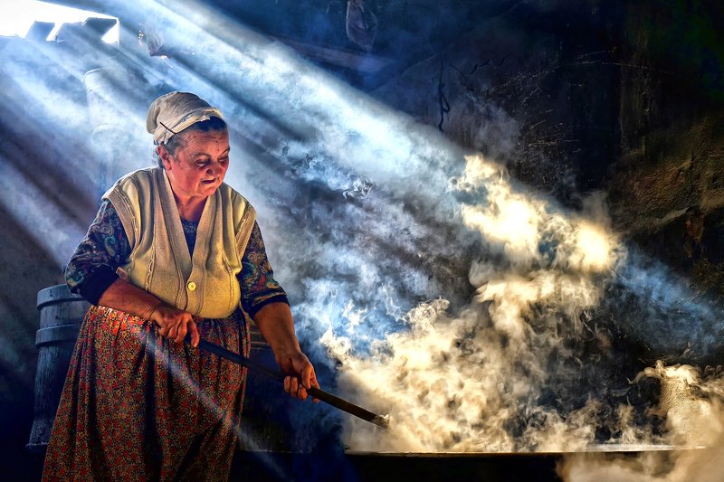 Light , Molasses  ,   Molasses makingphoto preview