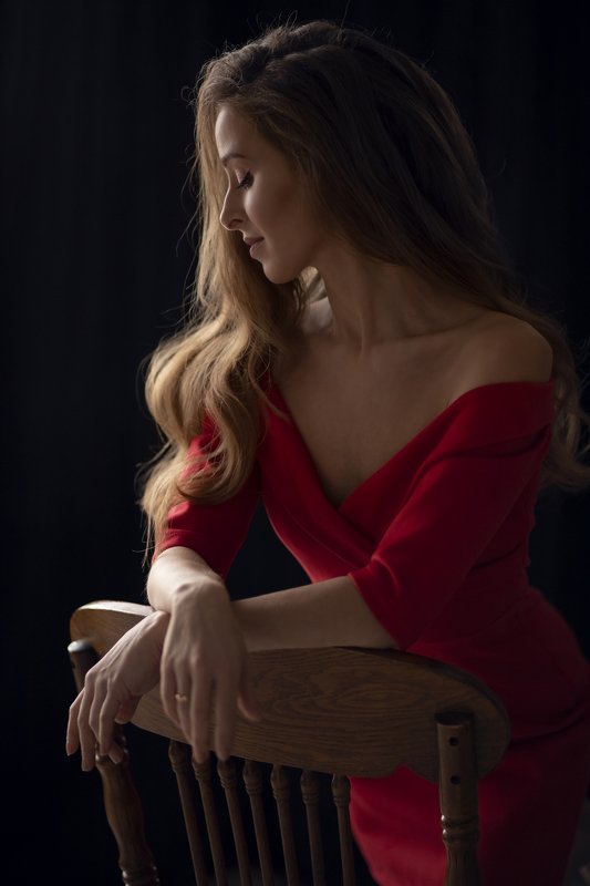 portrait, womenportrait, portraitphotography Lady in redphoto preview