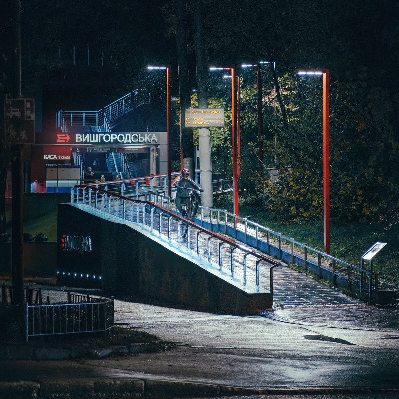 вечер, велосипед, дождь, эндуро, мтб, райдер, город, стрит, mtb, трюк, wheelie Autumn rainy ridingphoto preview