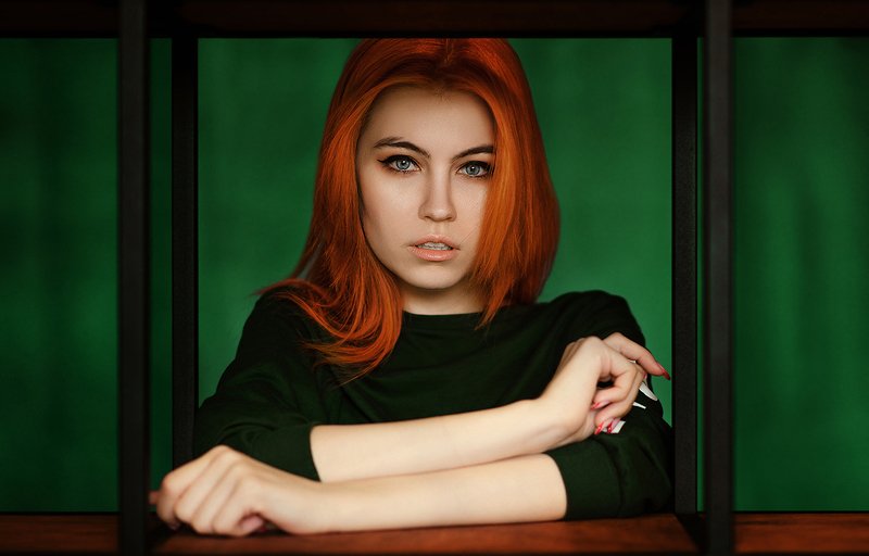 рыжая, рыжая девушка, зелёный из серии O&Gphoto preview