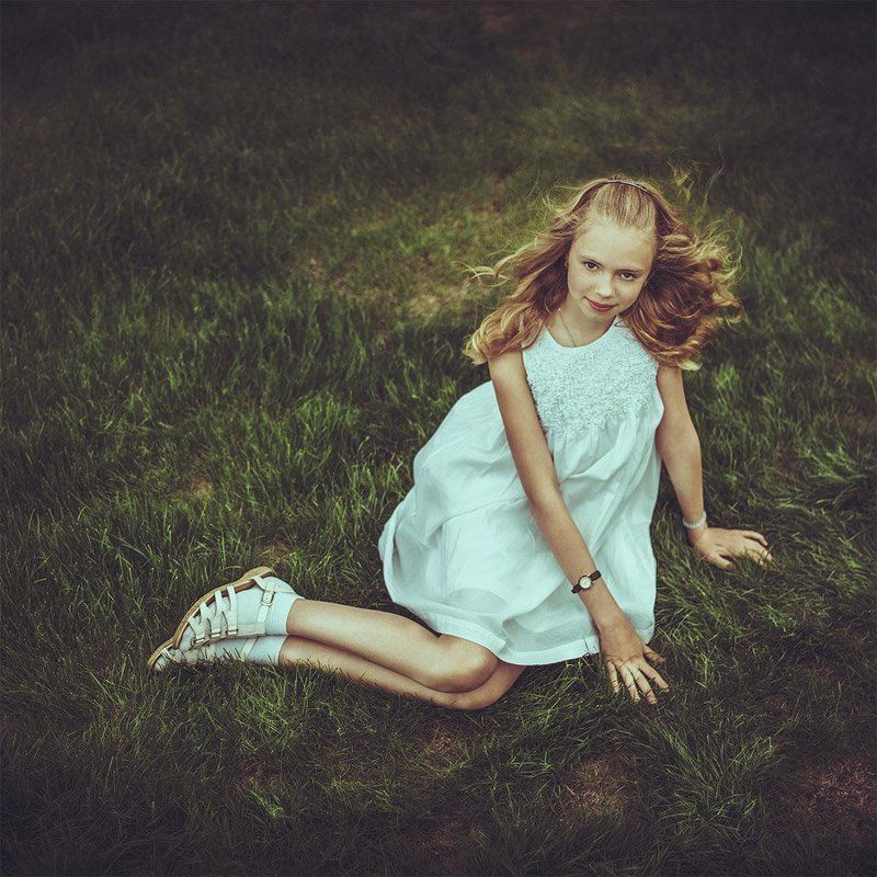 Girl, Gold, Grass, White Evaphoto preview