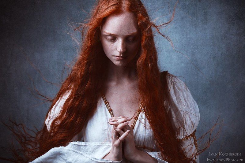 Priestessphoto preview