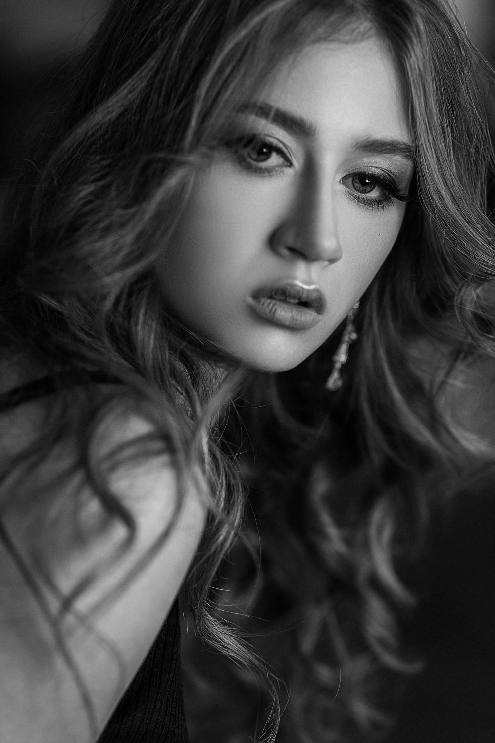 девушка, модель, портрет, фотосессия, студия, макияж, гламур,girl, beauty, perfect, model, modeling, young, portrait, make-up, glamour, studio, studio shot, чб, чёрно-белое фото, bw, black and white, творческий портрет, женский портрет, Владимир Васильев