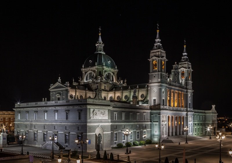 собор альмудена, ночь, мадрид, испания Собор Альмуденаphoto preview