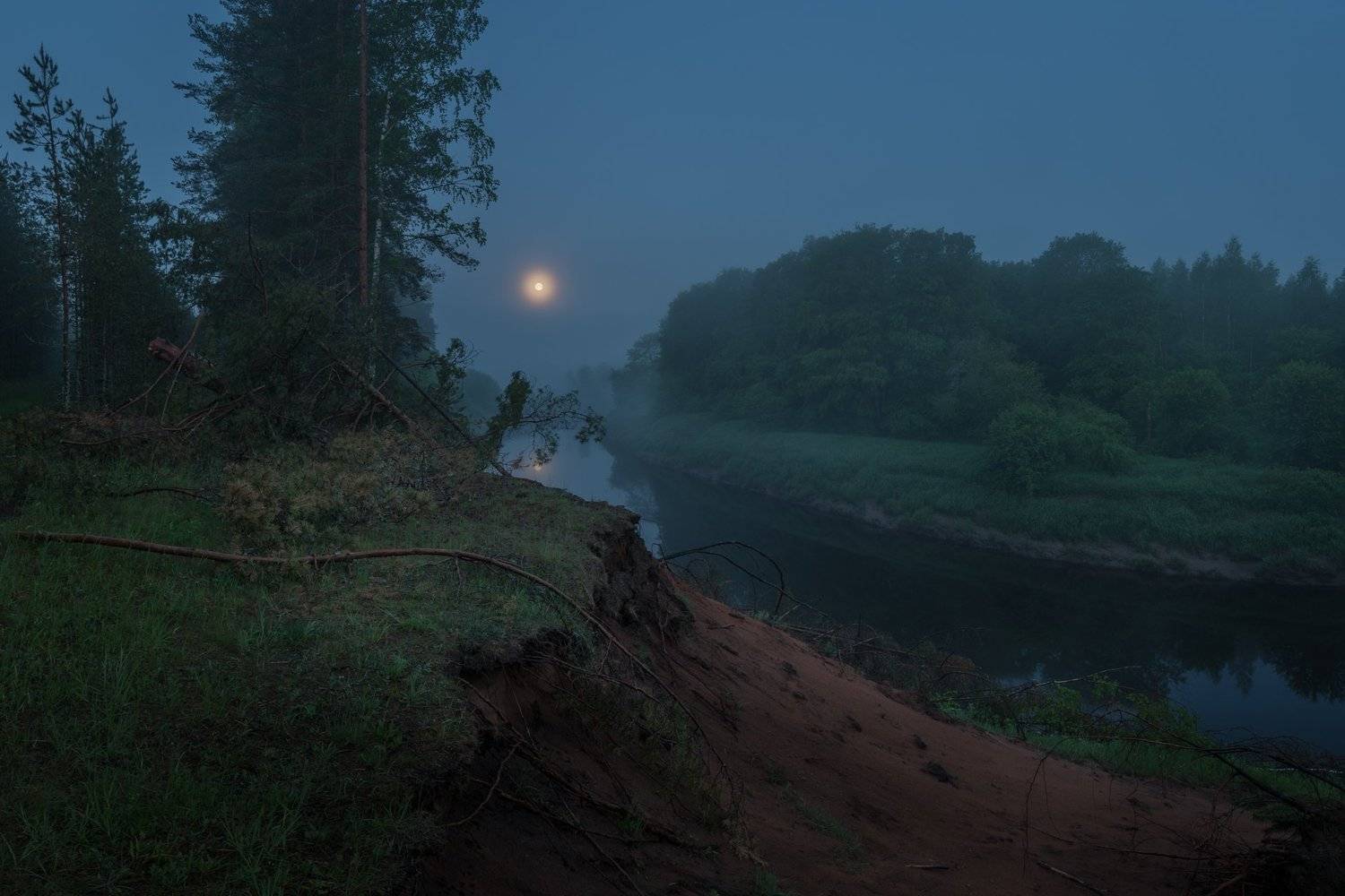 новгородская область, ночь, луна, туман, Роман Фабричный