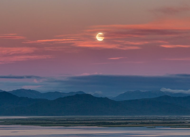 Лунный закат фото превью