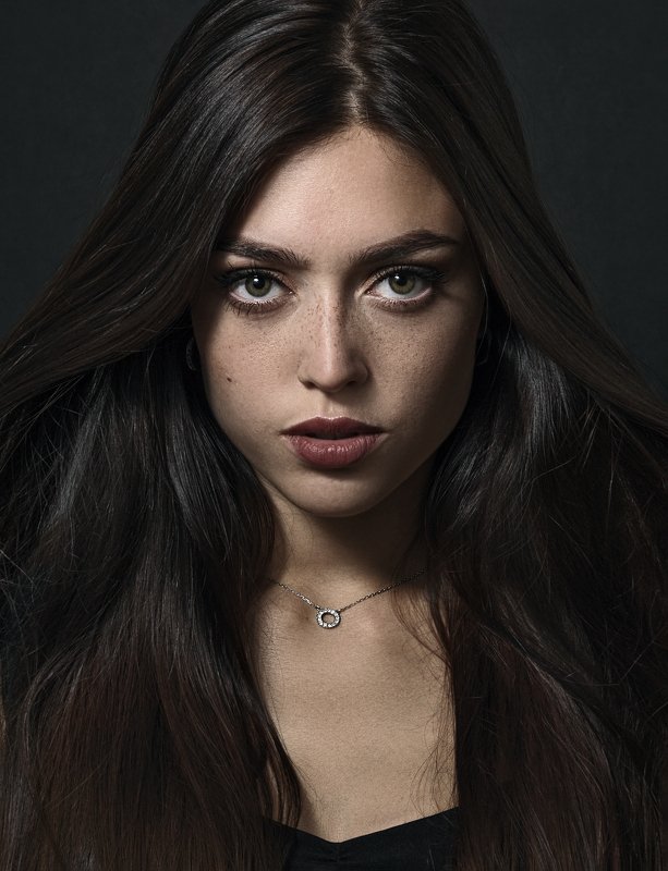 fine art , постановочная фотография ,жанровый портрет, губы , portrait , взрослая женщина photo preview