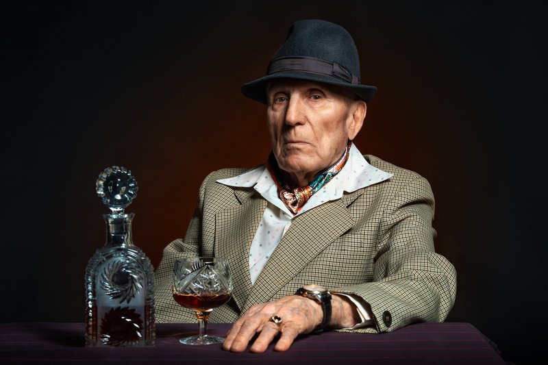 портрет, модель, мужчина, мужская фотография, алкоголь, гангстер, ретро, постановочное фото Анатолий photo preview