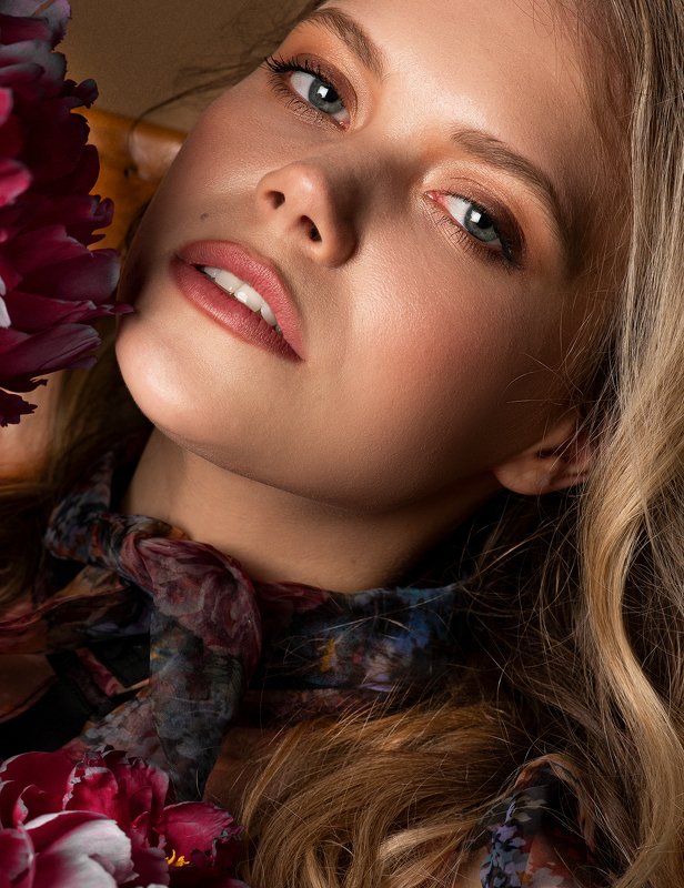 женский портрет, шикарная, красотка. девушка, фэшн, pretty woman, fashion, adult, lips, portrait, girl, attractive, pretty, model, hair, beautiful, natural, female, smile, beauty, studio, lady, elegance, glamour, curly, elegant, Lizaphoto preview