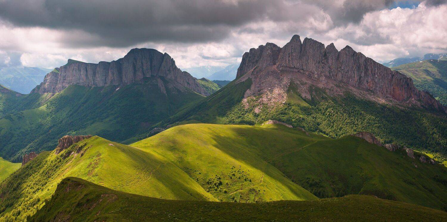 Пятнистая холмистость. Автор: Николай Мысливцев лето, горы, ачешбок, Николай Мысливцев