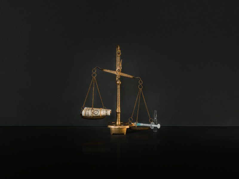 vaccine The economy of the virusphoto preview