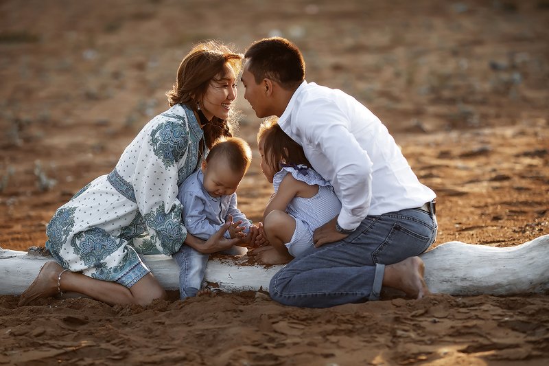 семейная фотосессия семья природа закат дети Волшебный закатphoto preview