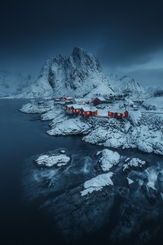 winter,snow,norway,lofoten,hamnoy,blue,red,storm,mountain,sea,ocean hamnoy photo preview