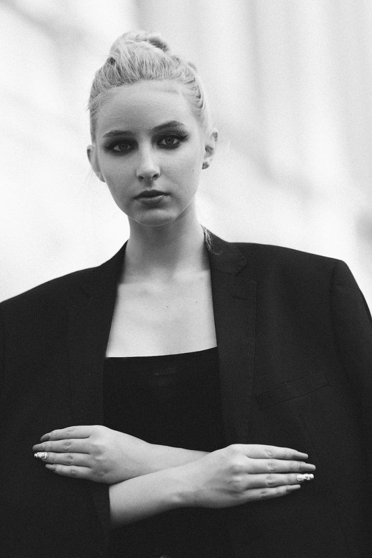 portrait,girl,street,портрет,девушка, bw Nphoto preview