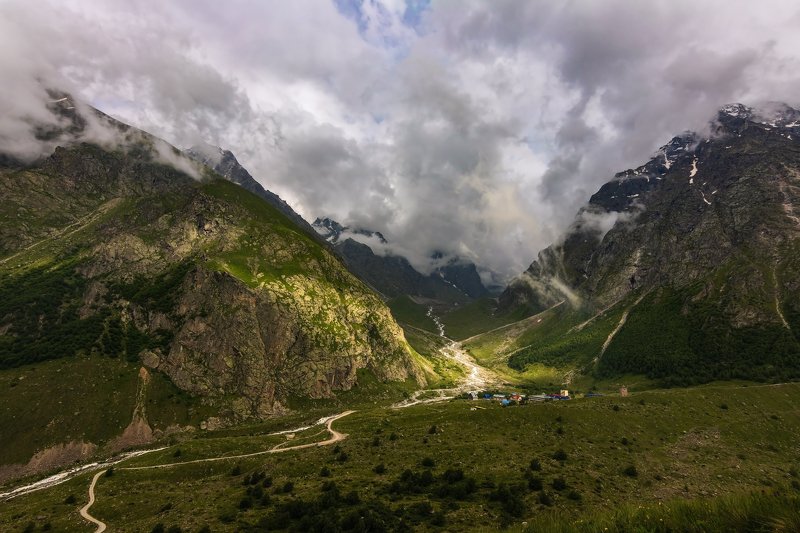 горы,восхождение,кавказ,облака covering with cloudsphoto preview