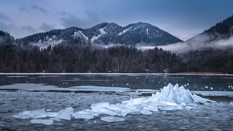 weitsee, речка, озеро, лед, лес, горы, снег, облака, туман Вейтзее (Weitsee bei Reit im Winkl) в ожидании зимыphoto preview