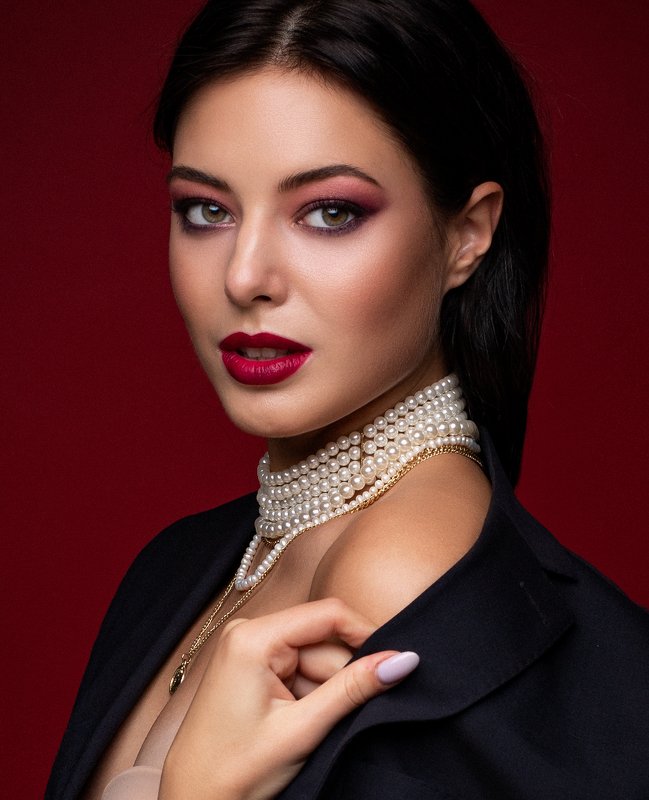 женский портрет, шикарная, красотка. девушка, фэшн, pretty woman, fashion, adult, lips, portrait, girl, attractive, pretty, model, hair, beautiful, natural, female, smile, beauty, studio, lady, elegance, glamour, curly, elegant, photo preview