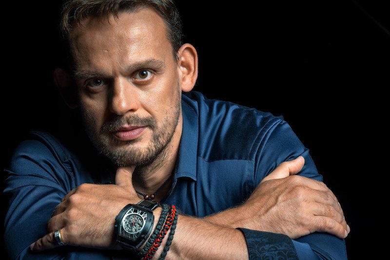 мужской портрет, мужчина, часы, студия, портретная тарелка, импульсный свет, характерный портрет Дмитрийphoto preview