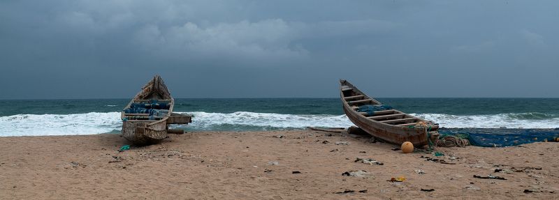 гана, лодка, океан про две рыбачьи лодки (или про Гану словечко) фото превью